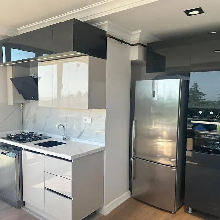 Air-conditioned Brand-new With Natural Gas Heating