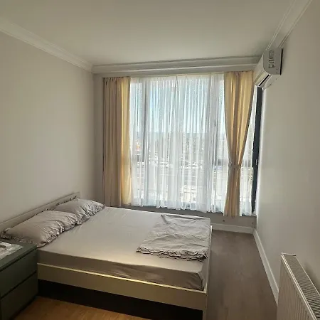 Apartment Air-conditioned Brand-new With Natural Gas Heating *