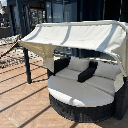 Apartment Air-conditioned Brand-new With Natural Gas Heating *