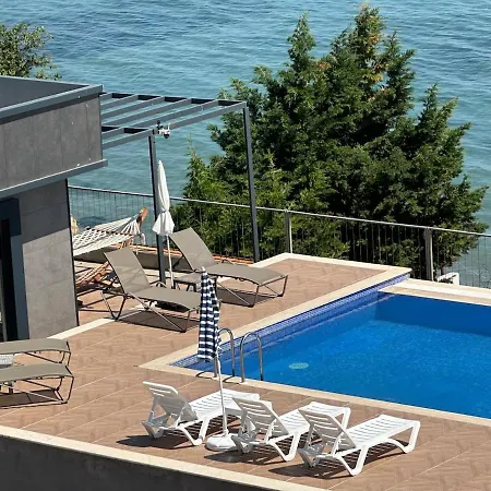 Apartment Air-conditioned Brand-new With Natural Gas Heating *